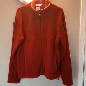 Men's maroon Columbia fleece coat